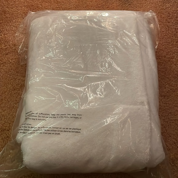 Brooklinen Super-Plush Robe- White- Small NWT - Picture 2 of 4